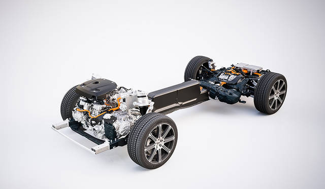 新型XC60のハイブリッド（ツインエンジン）モデルのパワートレーン