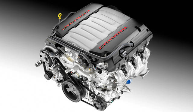 カマロSSに搭載されるのは、カマロ史上もっともパワフルな最高出力339kW（461ps）、最大トルク617Nm（62.9kgm）を発生する6.2リッターV8エンジン