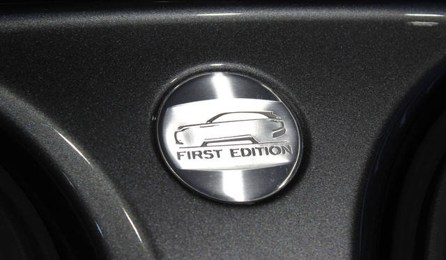 FIRST EDITIONバッジ