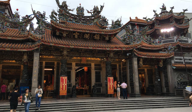 台中は、気さくでどこか懐かしささえ覚える、素顔の台湾が見えてくる。