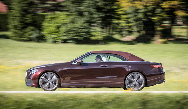 サスペンションはセダンに較べて15mm低められている