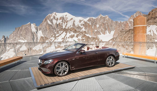 モンテビアンコの3000メートルを超える頂にディスプレイされていた