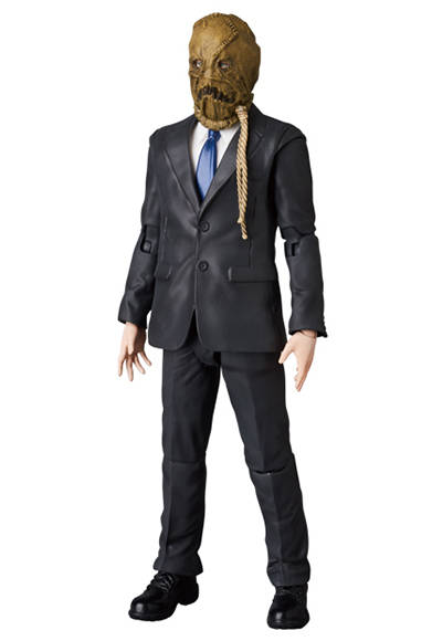 01_MAFEX-SCARECROW_0278 「バットマン ビギンズ」より、「スケアクロウ」が登場。素顔の頭部パーツ、各種手首パーツ、着脱後のマスク、ライター、別売のMAFEXバットマンをDEMON BATMANに組み換えられるボーナスパーツ、可動式フィギュアスタンドが付属。全高約160mm。頭部原型製作/島崎恭一。パーツ原型製作/PERFECT-STUDIO。6800円(税別)。2018年5月発売予定。<br />※監修中のサンプルを撮影しているため、発売商品とは一部異なる場合があります。<br />BATMAN BEGINS and all related characters and elements © & ™ DC Comics and Warner Bros. Entertainment Inc. (s17)