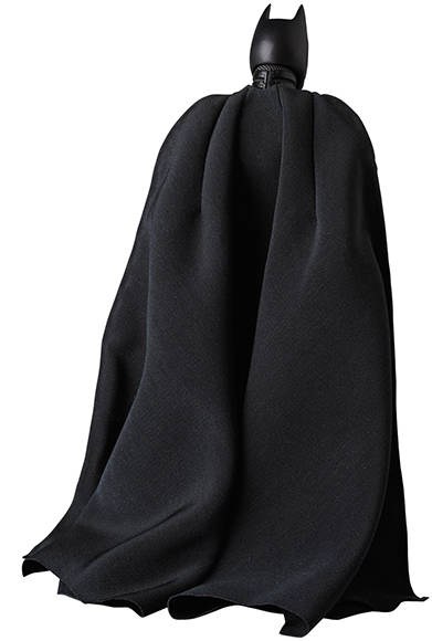 MAFEX BATMAN Ver.3.0 「ダークナイト ライジング」より、バットマンが登場。全高約160mm。各種手首パーツ、グラップネルガン、ボムガン、E.M.P.ブラスター、バットラング、可動式フィギュアスタンド付き。頭部原型製作/島崎恭一。パーツ原型製作/PERFECT-STUDIO。衣装製作/のだゆみこ(創ing)。6800円(税別)。2018年3月発売予定。<br />※監修中のサンプルを撮影しているため、発売商品とは一部異なる場合があります。<br />BATMAN BEGINS, THE DARK KNIGHT, THE DARK KNIGHT RISES and all related characters and elements © & ™ DC Comics and Warner Bros. Entertainment Inc. (s17)