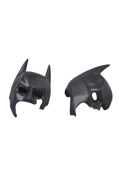 MAFEX BANE 「ダークナイト ライジング」より、宿敵ベインが登場。全高約160mm。パーツ差し替えでコートを脱いだ状態を再現可能。各種手首パーツ、はぎ取られたバットマンのマスク、可動式フィギュアスタンド付き。パーツ原型製作/PERFECT-STUDIO。6800円(税別)。2018年2月発売予定。<br />THE DARK KNIGHT RISES and all related characters and elements © & ™ DC Comics and Warner Bros. Entertainment Inc. (s17)