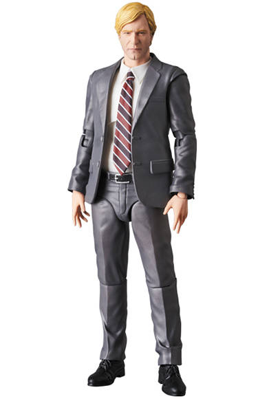 MAFEX HARVEY DENT 「ダークナイト」より、ハービー・デントが登場。パーツ差し替えでトゥーフェイスになった姿を再現可能。全高約160mm。各種手首パーツ、ピストル、バッジ、コイン、可動式フィギュアスタンド付き。頭部原型制作/島崎恭一。パーツ原型製作/PERFECT-STUDIO。6800円(税別)。2018年4月発売予定。<br />※監修中のサンプルを撮影しているため、発売商品とは一部異なる場合があります。<br />THE DARK KNIGHT and all related characters and elements © & ™ DC Comics and Warner Bros. Entertainment Inc. (s17)