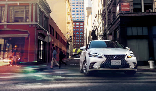 CT200h“version L” （ソニッククォーツ）