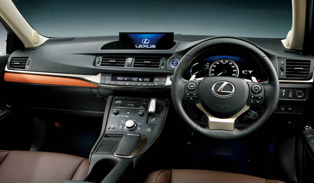 CT200h“version L” （インテリアカラー ： サンフレアブラウン／ノーブルブラウン）