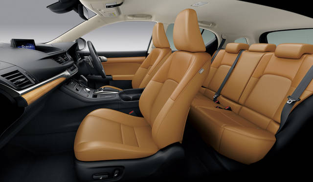 CT200h“version L” （インテリアカラー ： オーカー／ライトオーカー）