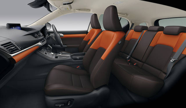 CT200h“version L” （インテリアカラー ： サンフレアブラウン／ノーブルブラウン）