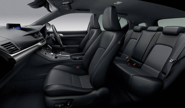 CT200h“F SPORT” （インテリアカラー ： ブラック）