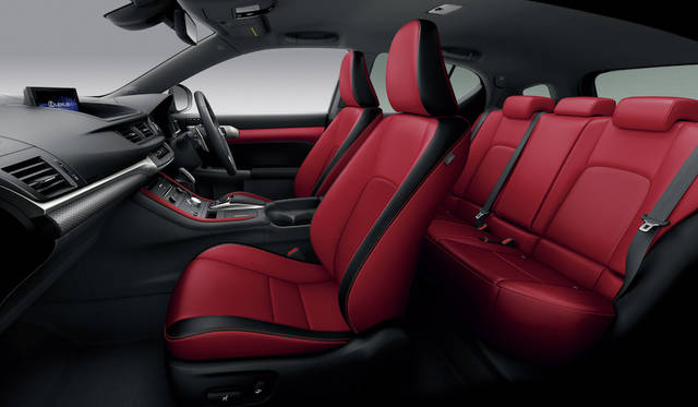 CT200h“F SPORT” （インテリアカラー ： フレアレッド／ブラック）