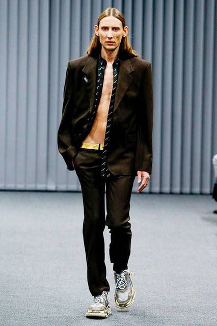 3祐真BALENCIAGA