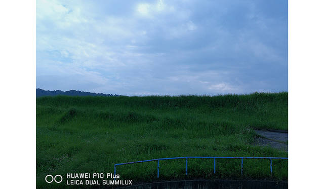 <作例4>ISO：50／シャッタースピード：1/948s／絞り値値：1.8／EV：0／焦点距離：38mm（35mmの焦点距離フィルムと同等）