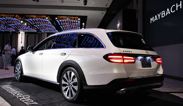 サプライズとして登場した「Eクラス オールテレイン」。日本での発売等は未定