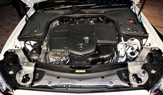 展示されていたのは4気筒ディーゼルの「E 220 d オールテレイン」