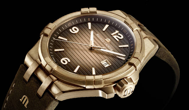 <strong>アイコンブロンズ</strong><br>Ref.｜AI1028-BRZ01-720-1、ムーブメント｜クォーツ、ケース素材｜ブロンズ（銅）、ケースバック素材｜SS、ケース径｜44mm、風防｜サファイアガラス+内側無反射コーティング、文字盤｜ギヨシェ彫りが施されたスレートカラーストラップ素材｜ヴィンテージカーフ、防水｜10気圧、価格｜15万5000円（税別）限定数｜388本