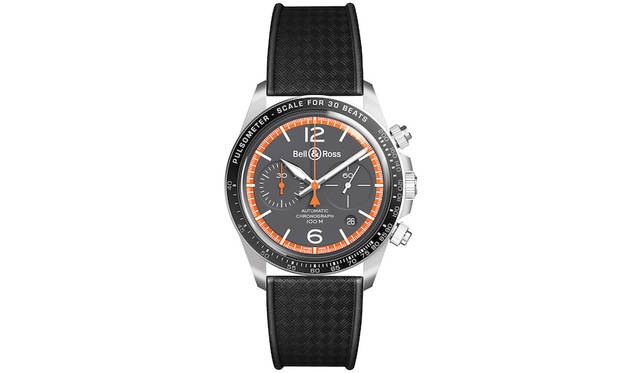 <strong>BR V2-94 ガード・コート</strong><br />ムーブメント｜自動巻き（キャリバー BR-CAL.301.）、機能｜時、分、3時位置にスモールセコンド。日付表示、クロノグラフ機能｜9時位置に30分積算計、センターにクロノグラフ秒針、防水性能｜100m、ケース素材｜SS、ケース径｜41mm、ケースバック｜シースルー 、ストラップ｜SSまたは、ブラックラバー、防水性能｜100m、価格｜53万円（税別）