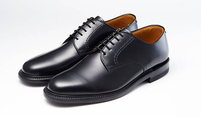 今日まで約50年間作り続けられている「2504」。世界的にもこれほどのロングライフシューズはそうそうなく、二世代、三世代にわたって愛用しているといった逸話もあるそうだ。