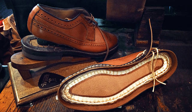 100年以上の歴史を誇るグッドイヤーウエルト式製法の見本だ。