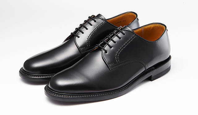 今日まで約50年間作り続けられている「2504」。世界的にもこれほどのロングセラーシューズはそうそうなく、二世代、三世代にわたって愛用しているといった逸話もあるそうだ。