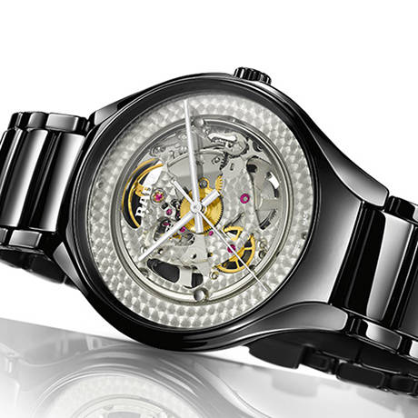 <strong>Rado True Shadow<br>ラドー トゥルー シャドー</strong><br><p>ムーブメント｜自動巻きパワーリザーブ｜80時間ケース素材｜ハイテクセラミックス、チタニウムケースバックケース径｜40.1mmブレスレット素材｜ハイテクセラミックス防水｜5気圧（50m）価格｜21万5000円（税別）限定数｜世界限定1001本発売｜2017年11月予定</p>