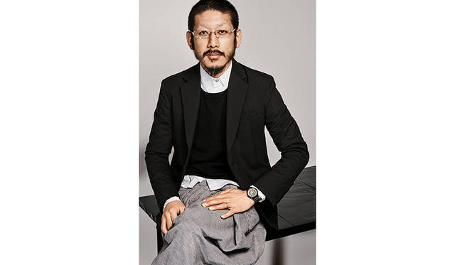 <strong>Rado True Shadow｜ラドー トゥルー シャドー</strong><br><p>ムーブメント｜自動巻き、パワーリザーブ｜80時間ケース素材｜ハイテクセラミックス、チタニウムケースバック、ケース径｜40.1mm、ブレスレット素材｜ハイテクセラミックス、防水｜5気圧（50m）価格｜21万5000円（税別）、限定数｜世界限定1001本、発売｜2017年11月予定</p>