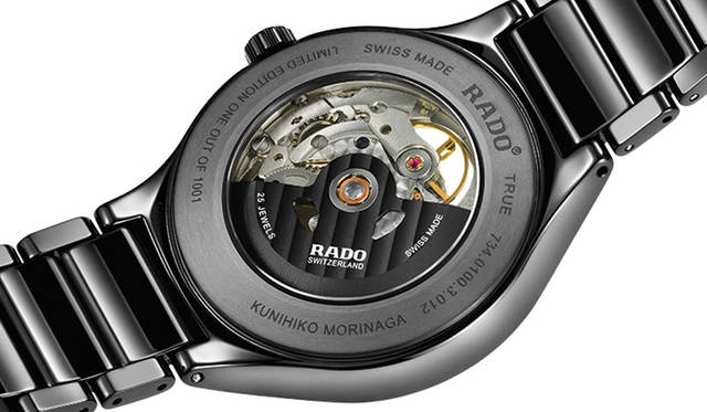 <strong>Rado True Shadow｜ラドー トゥルー シャドー</strong><br><p>ムーブメント｜自動巻き、パワーリザーブ｜80時間ケース素材｜ハイテクセラミックス、チタニウムケースバック、ケース径｜40.1mm、ブレスレット素材｜ハイテクセラミックス、防水｜5気圧（50m）価格｜21万5000円（税別）、限定数｜世界限定1001本、発売｜2017年11月予定</p>