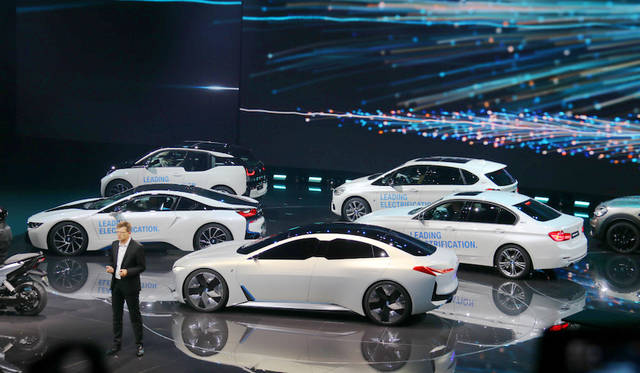 BMW i Vision Dynamics｜BMW iビジョン ダイナミクス（中央）