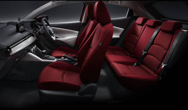 マツダデミオ特別仕様車「Noble Crimson」