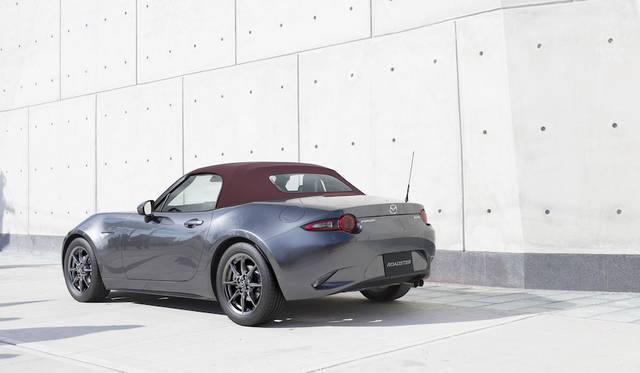 マツダロードスター特別仕様車「RED TOP」