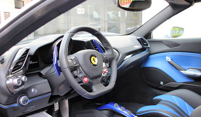 2016年の488スパイダーより