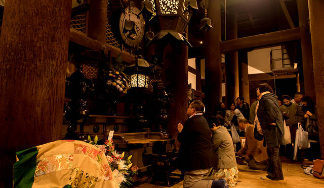 本堂の最奥にある非公開エリアの内々陣を特別に見せてもらえるというのも、イベントの目玉だ