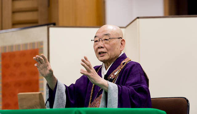 毎年年末に発表される「今年の漢字」の揮毫でもおなじみの森貫主による法話が行われた