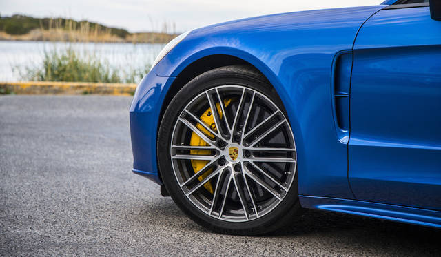 sapphire blue metallic