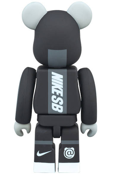 BE@RBRICK NIKE SB BLACK 100％ & 400％
