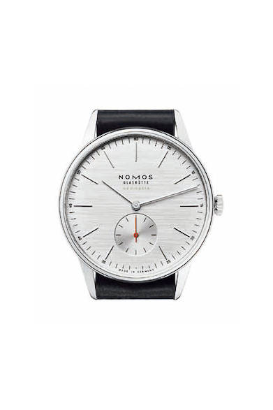 <strong>オリオン ネオマティック 39 シルバーカット</strong><br><br>  Ref.｜OR130013SC239<br> ムーブメント｜自動巻き（DUW3001）<br> ケース素材｜SS<br> ケース径｜38.5mm<br> ストラップ素材｜シェルコードバン／ブラック<br> 文字盤｜シルバーカット<br> 防水｜5ATM<br> 価格｜45万円（税別）<br> 原産国｜ドイツ<br>