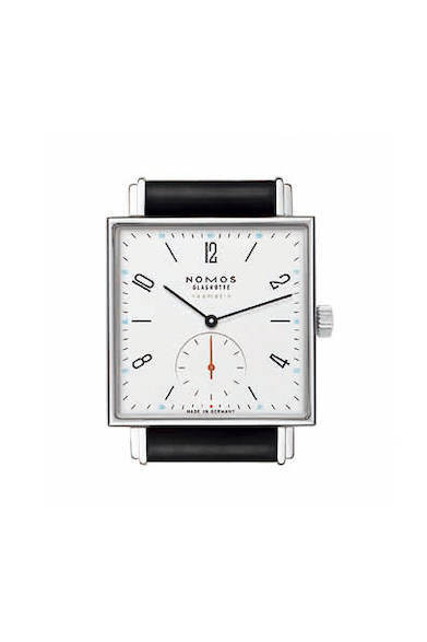 <strong>テトラ ネオマティック 39 ホワイト</strong><br><br>  Ref.｜TT130013W2<br> ムーブメント｜自動巻き（DUW3001）<br> ケース素材｜SS<br> ケース径｜33mm ×33mm<br> ストラップ素材｜シェルコードバン／ブラック<br> 文字盤｜ホワトシルバー<br> 防水｜5ATM<br> 価格｜44万円（税別）<br> 原産国｜ドイツ<br>