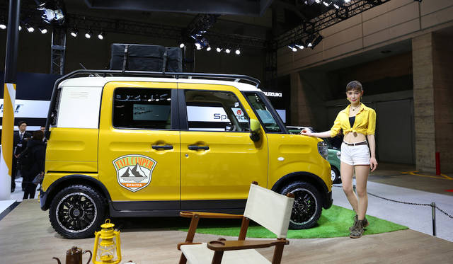 <strong>Suzuki Spacia Tall Camper｜スズキ スペーシア トール キャンパー</strong><br> 660ccのエンジンに発進用などに使う電気モーターを組み合わせたマイルドハイブリッドシステム搭載のスズキ スペーシアをキャンパー仕立てにしたショーモデル（市販車ではない）