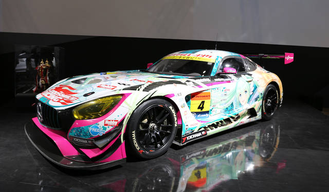 <strong>Mercedes-AMG GT3 Goodsmile Hatsune-Miku AMG｜メルセデスAMG GT3 グッドスマイル初音ミク AMG</strong><br> メルセデス・ベンツは片山右京監督チームでスーパーGTに出走していたAMG GT3「グッドスマイル初音ミクAMG」を出展