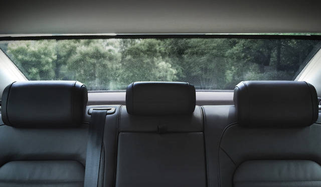 電動サンブラインド（リヤ）