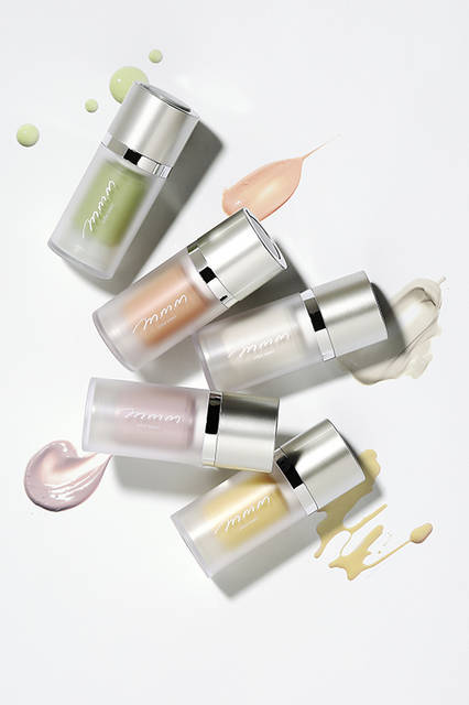 <strong>ムー カラーチューナー（カラーメイクベース）全5色</strong><BR>色を補正し、美しい素肌を引き出す下地＋UV＋保湿美容液。オーガニックのエーデルワイスエキスが肌の潤いを守る。肌色の補正以外にも、季節や肌のコンディションによって色や香りを楽しめる。<BR>SPF22 PA＋＋<BR>容量｜15ml<BR>価格｜2900円（税抜）