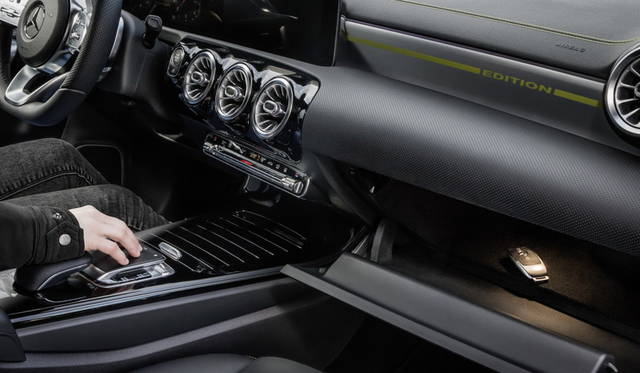 デジタル ビークル キーは従来のキーフォブを使わず携行性がよい