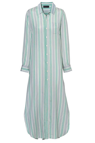 春夏の爽やかな着こなしに活躍するストライプのマキシ丈のシャツワンピース。1枚ではもちろん、レイヤードスタイルで旬なスタイリングにまとめても◎。シャツワンピース7万6000円（ディーゼル ブラック ゴールド）