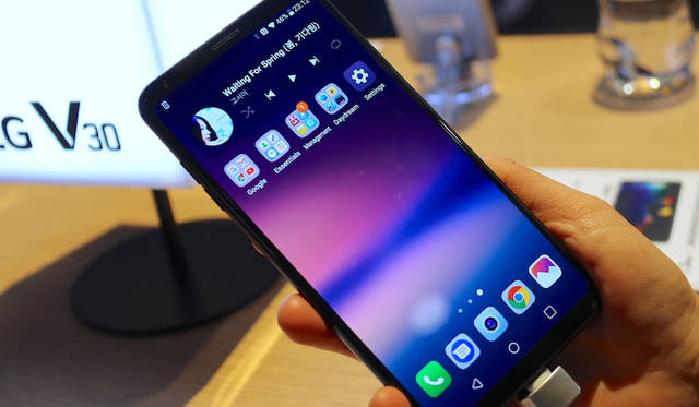 LG V30 OLED FullVision Display