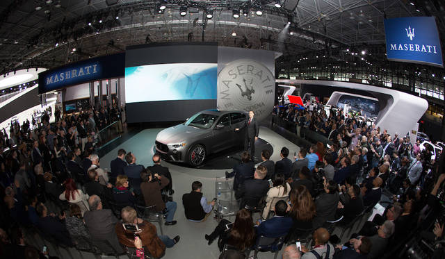 590馬力の最高出力と730Nmの最大トルクを持つV8エンジンを搭載したマセラティ「レヴァンテ トロフェオ」