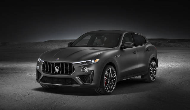 590馬力の最高出力と730Nmの最大トルクを持つV8エンジンを搭載したマセラティ「レヴァンテ トロフェオ」