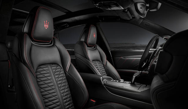 590馬力の最高出力と730Nmの最大トルクを持つV8エンジンを搭載したマセラティ「レヴァンテ トロフェオ」