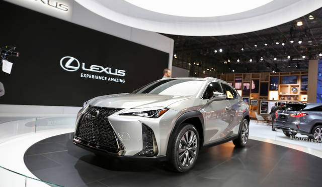 ジュネーブに続きニューヨークでも公開されたLEXUSのコンパクトSUVである「UX」