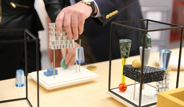 参加者は遊び感覚だが真剣に空間構成に取り組んでいた